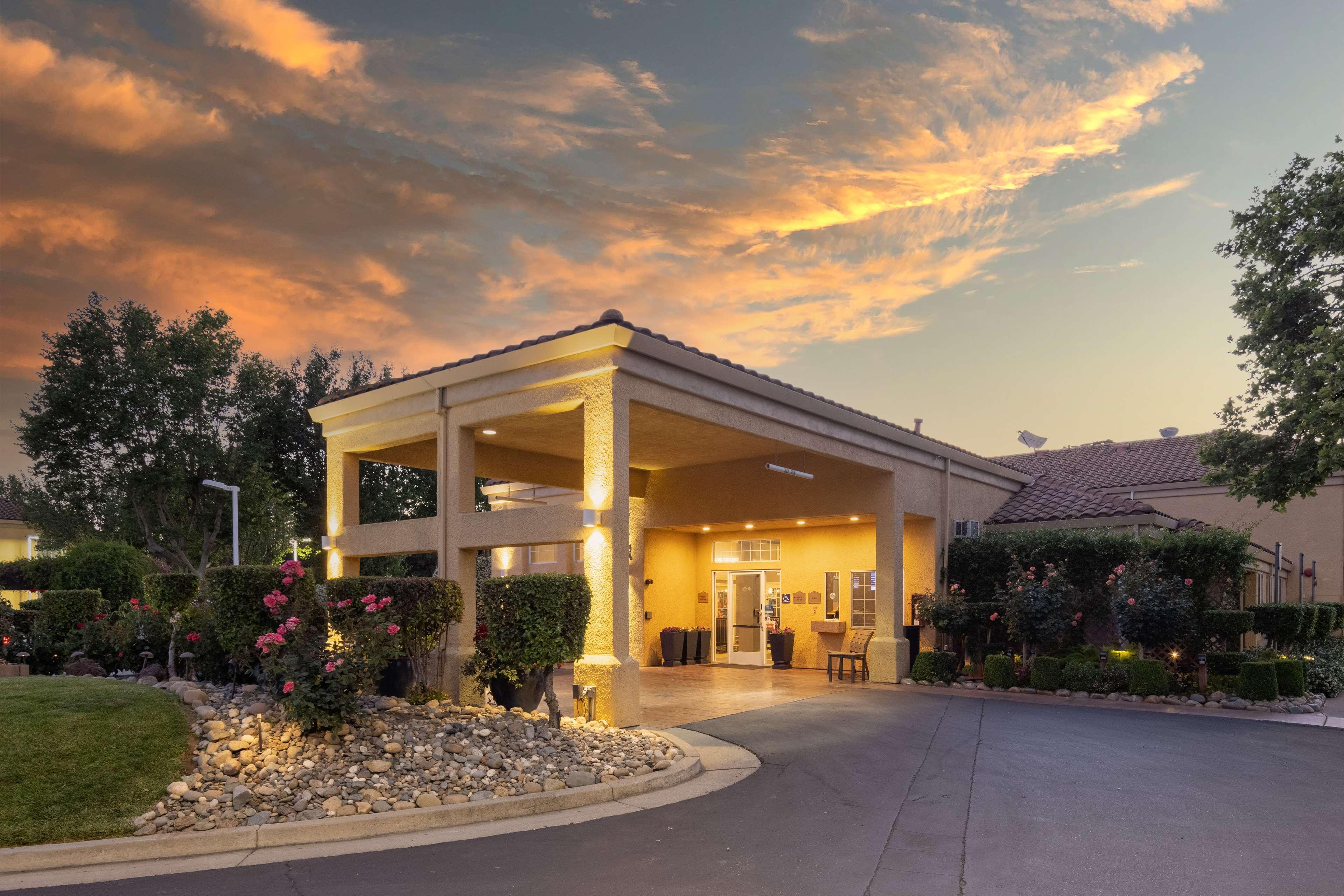 Best Western Plus Dixon Davis Exteriér fotografie