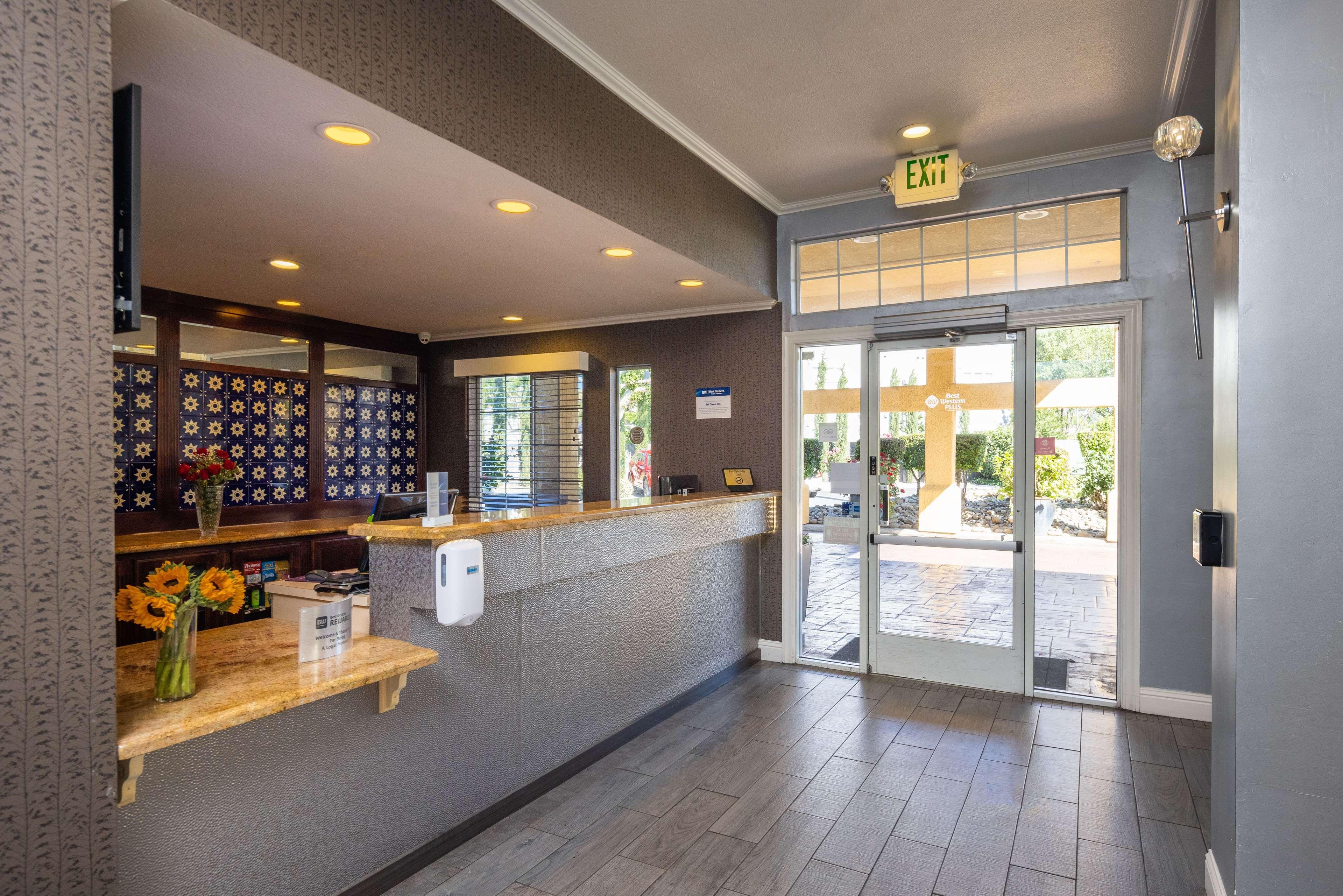 Best Western Plus Dixon Davis Exteriér fotografie