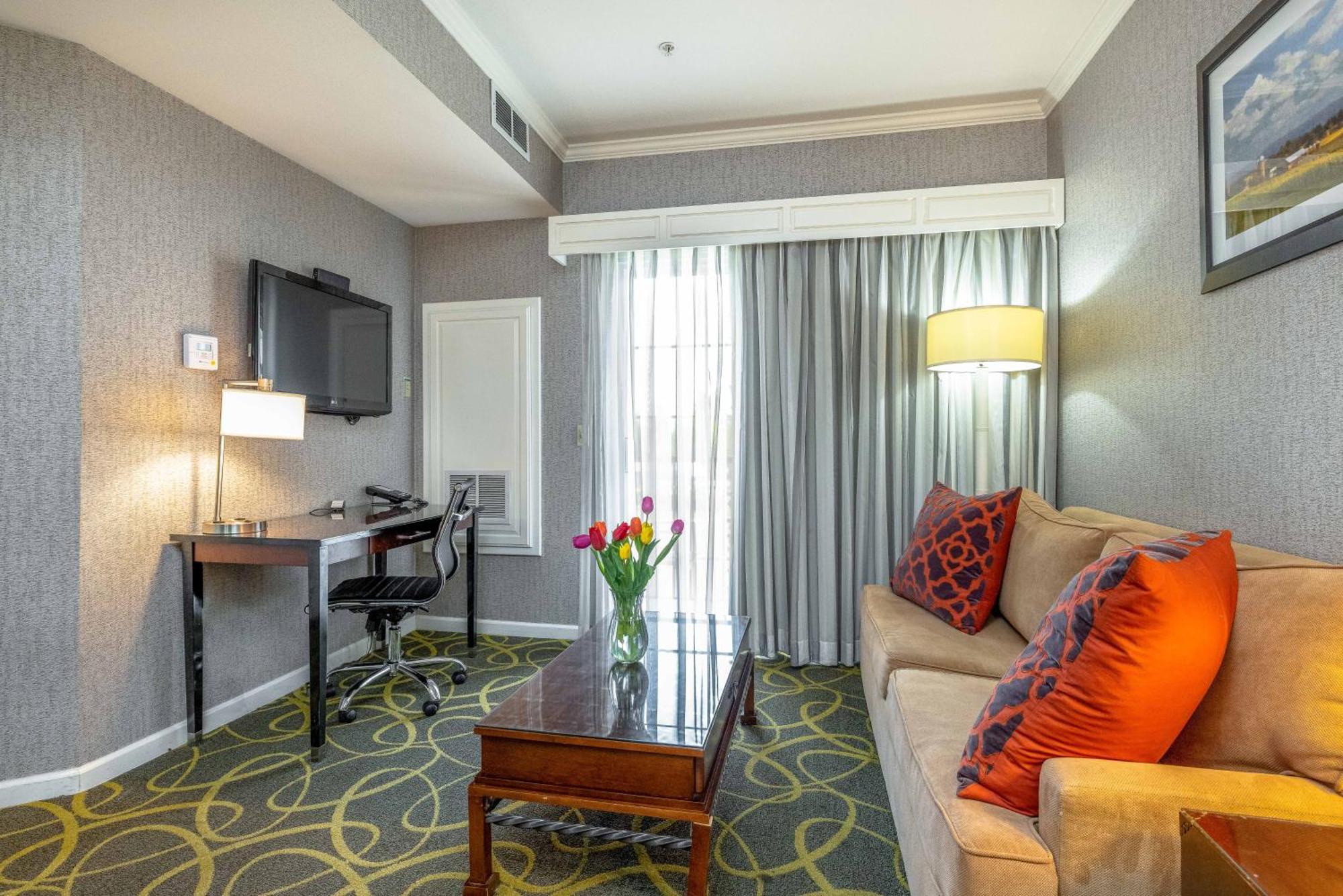 Best Western Plus Dixon Davis Exteriér fotografie