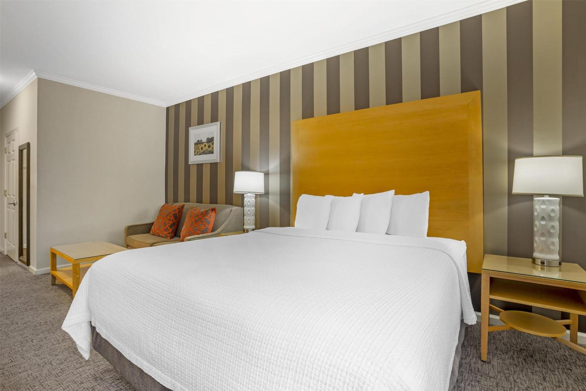 Best Western Plus Dixon Davis Exteriér fotografie