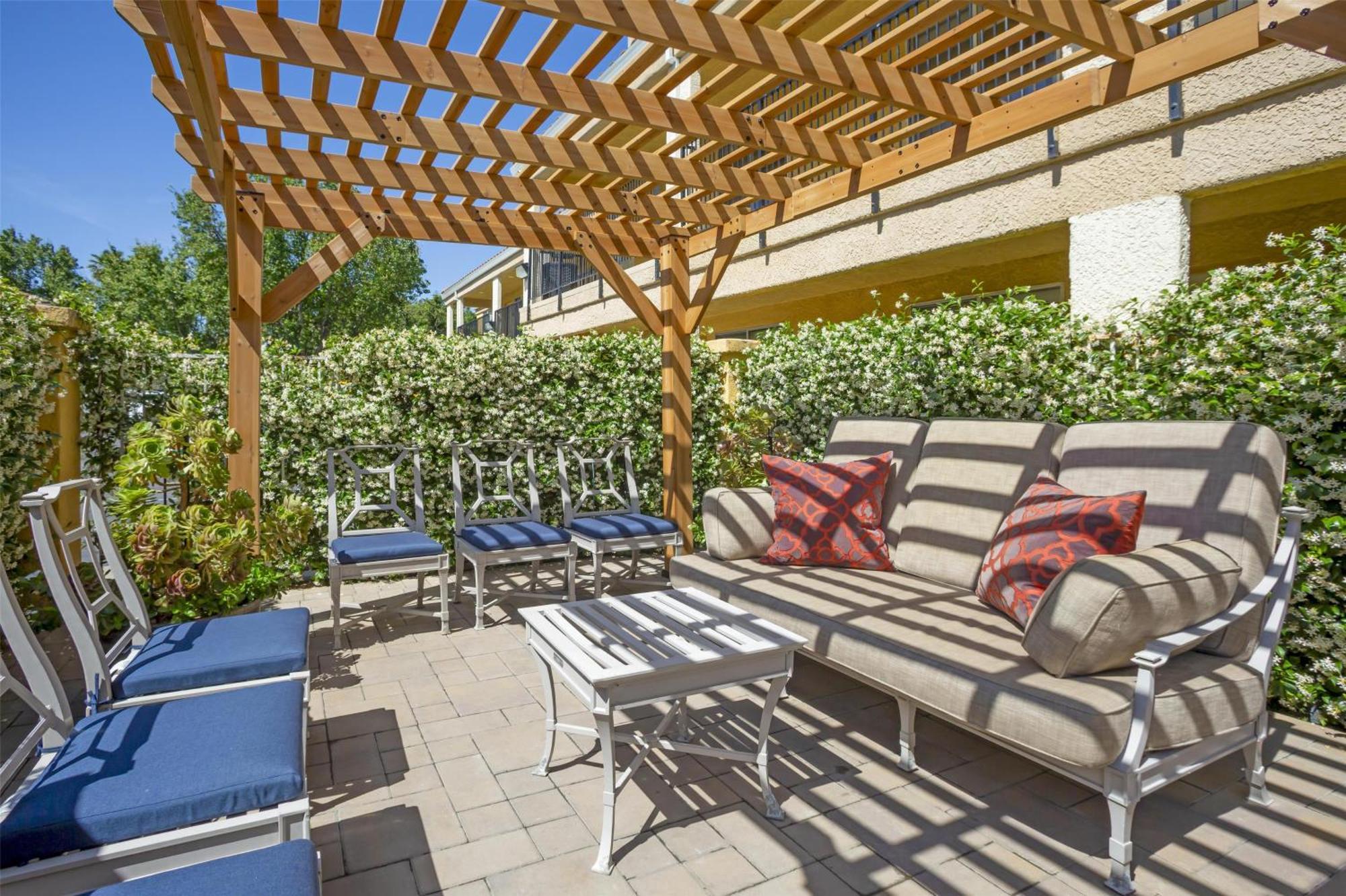 Best Western Plus Dixon Davis Exteriér fotografie